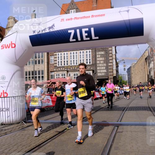 13.09.2026 - 21. swb-Marathon Bremen Tim E. http://msf.ph/oto/10329318 13.09.2026 11:03:00 Ziel 10190, 10296, 10633, 10783, 10945, 10954, 10955, 10985, 11096, 11107, 11261, 11508, 11554, 11564, 11662, 11701, 11719, 11730, 11776, 11785, 11945, 12071, 12154, 12247, 12252, 12429, 12451, 12489 meine-sportfotos.de