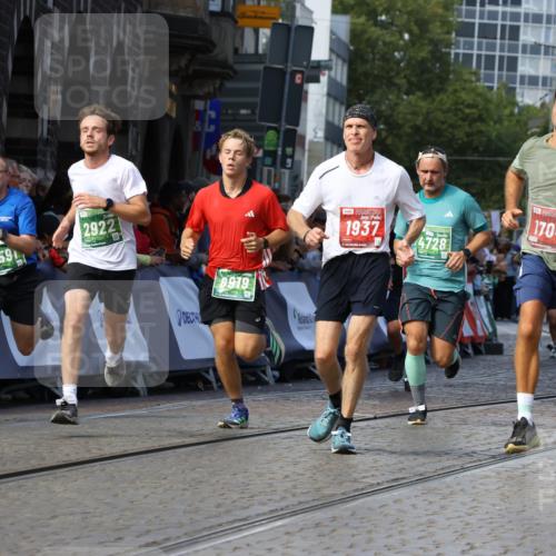 13.09.2026 - 21. swb-Marathon Bremen Strokosch-Dieckow http://msf.ph/oto/10329370 13.09.2026 13:14:12 Ziel 524, 670, 683, 1704, 1707, 1937, 2422, 2824, 3236, 3413, 5443, 5610, 6451, 7210, 7283, 7707, 9426, 9635, 9884, 107, 469, 1125, 1542, 2043, 2084, 2203, 2913, 2922, 3545, 4452, 4728, 5836, 5986, 6130, 7591, 7659, 7826, 8456, 8919, 9783 meine-sportfotos.de