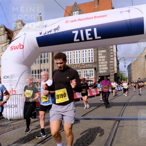 13.09.2026 - 21. swb-Marathon Bremen Tim E. http://msf.ph/oto/10329374 13.09.2026 11:03:01 Ziel 10190, 10296, 10633, 10783, 10945, 10954, 10955, 10985, 11096, 11107, 11261, 11554, 11564, 11662, 11701, 11719, 11730, 11776, 11785, 11945, 12071, 12154, 12247, 12252, 12429, 12451, 12465, 12489 meine-sportfotos.de