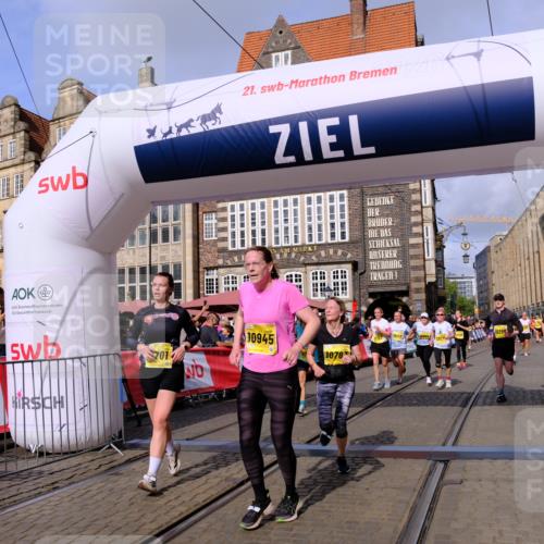 13.09.2026 - 21. swb-Marathon Bremen Tim E. http://msf.ph/oto/10329415 13.09.2026 11:03:03 Ziel 10190, 10296, 10633, 10783, 10945, 10954, 10955, 10985, 11096, 11107, 11261, 11564, 11662, 11701, 11719, 11730, 11776, 11785, 12071, 12154, 12247, 12429, 12451, 12465 meine-sportfotos.de