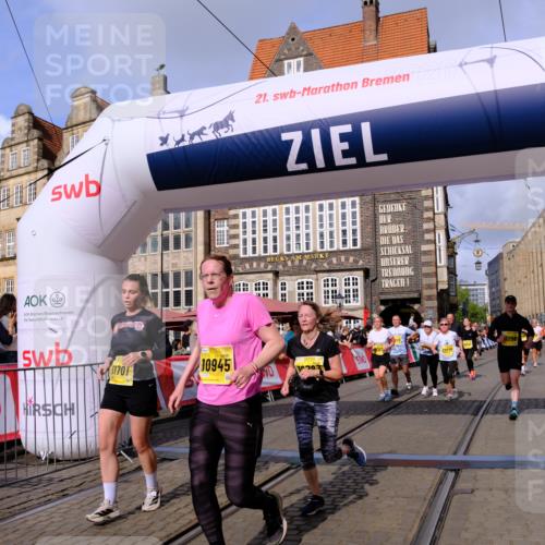 13.09.2026 - 21. swb-Marathon Bremen Tim E. http://msf.ph/oto/10329437 13.09.2026 11:03:03 Ziel 10190, 10296, 10633, 10783, 10945, 10954, 10955, 10985, 11096, 11107, 11261, 11564, 11662, 11701, 11719, 11730, 11776, 11785, 12071, 12154, 12247, 12429, 12451, 12465 meine-sportfotos.de