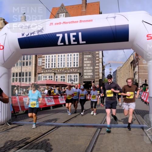 13.09.2026 - 21. swb-Marathon Bremen Tim E. http://msf.ph/oto/10329458 13.09.2026 11:03:04 Ziel 10190, 10296, 10633, 10783, 10945, 10954, 10955, 10985, 11096, 11107, 11261, 11564, 11662, 11701, 11719, 11730, 11776, 11785, 12071, 12154, 12247, 12429, 12451, 12465 meine-sportfotos.de