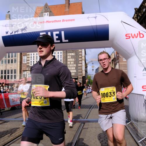 13.09.2026 - 21. swb-Marathon Bremen Tim E. http://msf.ph/oto/10329514 13.09.2026 11:03:05 Ziel 10190, 10296, 10633, 10783, 10945, 10954, 10955, 10985, 11096, 11107, 11261, 11564, 11662, 11697, 11701, 11719, 11730, 11776, 11785, 12071, 12154, 12247, 12429, 12451, 12465 meine-sportfotos.de