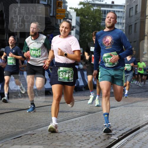 13.09.2026 - 21. swb-Marathon Bremen Strokosch-Dieckow http://msf.ph/oto/10329523 13.09.2026 13:14:19 Ziel 524, 670, 683, 1433, 1613, 1707, 1937, 2422, 2701, 2824, 3236, 5443, 5593, 5610, 6145, 6451, 7029, 7210, 7283, 7435, 7963, 8118, 8886, 9426, 9635, 10105, 376, 469, 1043, 1125, 1492, 1814, 3085, 3545, 3821, 4452, 4685, 5794, 5836, 6130, 6506, 7117, 7826, 8456, 9868 meine-sportfotos.de