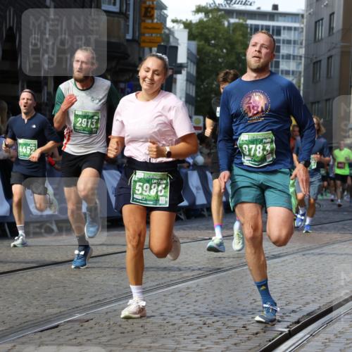 13.09.2026 - 21. swb-Marathon Bremen Strokosch-Dieckow http://msf.ph/oto/10329537 13.09.2026 13:14:19 Ziel 524, 670, 683, 1433, 1613, 1707, 1937, 2422, 2701, 2824, 3236, 5443, 5593, 5610, 6145, 6451, 7029, 7210, 7283, 7435, 7963, 8118, 8886, 9426, 9635, 10105, 376, 469, 1043, 1125, 1492, 1814, 3085, 3545, 3821, 4452, 4685, 5794, 5836, 6130, 6506, 7117, 7826, 8456, 9868 meine-sportfotos.de