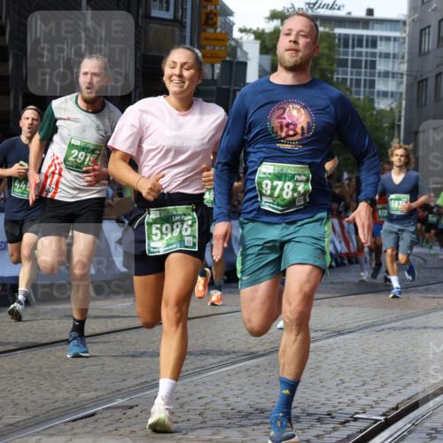 13.09.2026 - 21. swb-Marathon Bremen Strokosch-Dieckow http://msf.ph/oto/10329589 13.09.2026 13:14:19 Ziel 524, 670, 683, 1433, 1613, 1707, 1937, 2422, 2701, 2824, 3236, 5443, 5593, 5610, 6145, 6451, 7029, 7210, 7283, 7435, 7963, 8118, 8886, 9426, 9635, 10105, 376, 469, 1043, 1125, 1492, 1814, 3085, 3545, 3821, 4452, 4685, 5794, 5836, 6130, 6506, 7117, 7826, 8456, 9868 meine-sportfotos.de