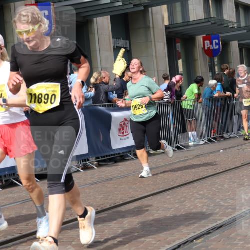 13.09.2026 - 21. swb-Marathon Bremen Strokosch-Dieckow http://msf.ph/oto/10329626 13.09.2026 11:02:22 Ziel 10190, 10296, 10633, 10783, 10945, 10954, 10955, 10985, 11096, 11107, 11137, 11261, 11508, 11526, 11554, 11564, 11662, 11701, 11719, 11730, 11776, 11785, 11890, 11945, 12071, 12154, 12169, 12247, 12252, 12429, 12451, 12489, 10153, 10154, 10173, 10273, 10274, 10278, 10331, 10338, 10439, 10473, 10500, 10617, 10636, 10738, 10803, 10885, 10915, 10924, 10943, 11249, 11505, 11576, 11811, 11853, 11886, 12016, 12042, 12094, 12134, 12135, 12145, 12360, 12437, 12506 meine-sportfotos.de