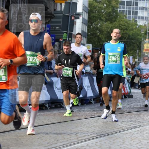 13.09.2026 - 21. swb-Marathon Bremen Strokosch-Dieckow http://msf.ph/oto/10329731 13.09.2026 13:14:25 Ziel 235, 670, 1433, 1542, 1613, 1998, 2084, 2701, 2824, 2922, 5593, 5610, 6145, 7029, 7435, 7591, 7963, 8118, 8886, 8919, 9426, 9635, 10105, 199, 376, 1043, 1125, 1492, 1814, 2251, 2971, 3085, 3821, 3834, 4586, 4685, 5239, 5794, 6130, 6506, 7117, 7782, 7826, 8366, 9242, 9868, 10016 meine-sportfotos.de