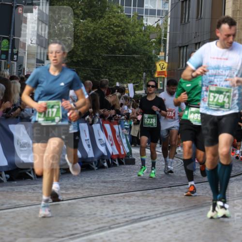 13.09.2026 - 21. swb-Marathon Bremen Strokosch-Dieckow http://msf.ph/oto/10329789 13.09.2026 13:14:27 Ziel 107, 235, 1433, 1542, 1613, 1998, 2043, 2084, 2701, 2824, 2922, 4728, 5593, 5610, 6145, 7029, 7435, 7591, 7963, 8118, 8886, 8919, 9426, 10105, 199, 376, 1043, 1492, 1814, 2251, 2971, 2997, 3012, 3085, 3821, 3834, 4586, 4685, 5239, 5794, 6506, 7117, 7782, 8366, 9242, 9868, 10016 meine-sportfotos.de