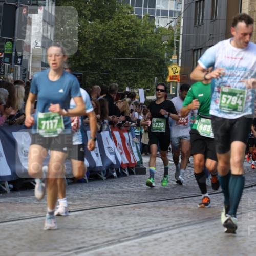 13.09.2026 - 21. swb-Marathon Bremen Strokosch-Dieckow http://msf.ph/oto/10329800 13.09.2026 13:14:27 Ziel 107, 235, 1433, 1542, 1613, 1998, 2043, 2084, 2701, 2824, 2922, 4728, 5593, 5610, 6145, 7029, 7435, 7591, 7963, 8118, 8886, 8919, 9426, 10105, 199, 376, 1043, 1492, 1814, 2251, 2971, 2997, 3012, 3085, 3821, 3834, 4586, 4685, 5239, 5794, 6506, 7117, 7782, 8366, 9242, 9868, 10016 meine-sportfotos.de