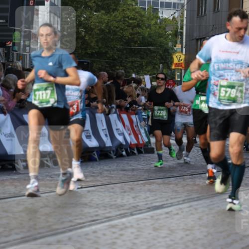 13.09.2026 - 21. swb-Marathon Bremen Strokosch-Dieckow http://msf.ph/oto/10329822 13.09.2026 13:14:27 Ziel 107, 235, 1433, 1542, 1613, 1998, 2043, 2084, 2701, 2824, 2922, 4728, 5593, 5610, 6145, 7029, 7435, 7591, 7963, 8118, 8886, 8919, 9426, 10105, 199, 376, 1043, 1492, 1814, 2251, 2971, 2997, 3012, 3085, 3821, 3834, 4586, 4685, 5239, 5794, 6506, 7117, 7782, 8366, 9242, 9868, 10016 meine-sportfotos.de