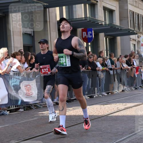 13.09.2026 - 21. swb-Marathon Bremen Strokosch-Dieckow http://msf.ph/oto/10329827 13.09.2026 13:21:52 Ziel 141, 148, 1601, 1645, 2051, 2499, 3021, 3652, 4204, 4211, 5193, 6621, 7625, 7917, 8447, 8452, 8574, 8924, 9599, 9668, 9839, 572, 1130, 1209, 1254, 2088, 2397, 2570, 3290, 3338, 3435, 3655, 3695, 3774, 3930, 3934, 4581, 4735, 5542, 6865, 6976, 7098, 7176, 8270, 8384, 8438, 8947, 9048, 9059, 9421, 10120, 13145 meine-sportfotos.de