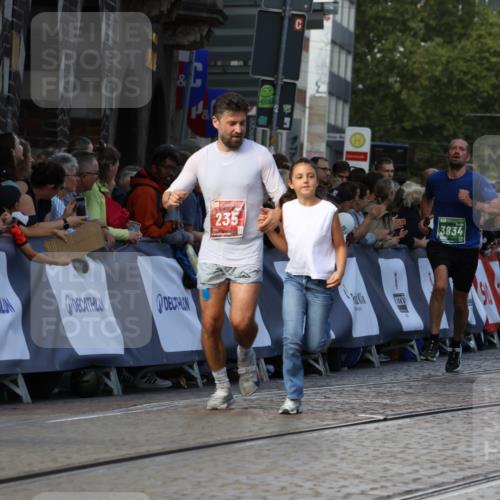 13.09.2026 - 21. swb-Marathon Bremen Strokosch-Dieckow http://msf.ph/oto/10329896 13.09.2026 13:14:32 Ziel 107, 235, 1433, 1542, 1613, 1998, 2043, 2084, 2203, 2701, 2824, 2913, 2922, 3545, 4452, 4728, 5593, 5610, 5986, 6145, 7029, 7435, 7591, 7659, 7963, 8118, 8886, 8919, 9783, 10105, 199, 615, 616, 1455, 2251, 2847, 2971, 2997, 3012, 3057, 3175, 3834, 4097, 4246, 4586, 4685, 5239, 5649, 5962, 6472, 7251, 7782, 8366, 9242, 10016 meine-sportfotos.de