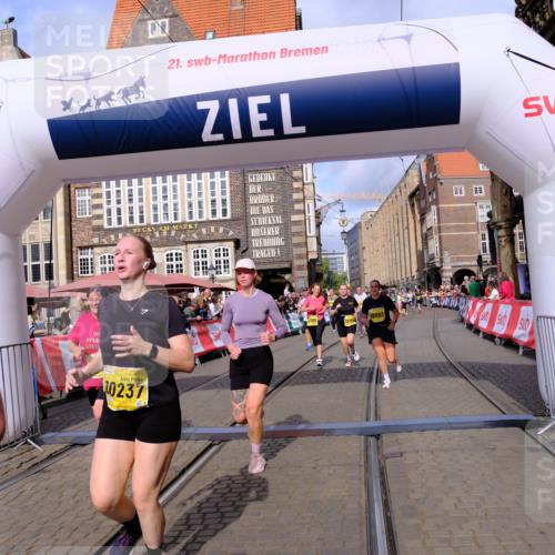 13.09.2026 - 21. swb-Marathon Bremen Tim E. http://msf.ph/oto/10330007 13.09.2026 11:03:35 Ziel 10092, 10150, 10187, 10195, 10237, 10309, 10528, 10531, 10598, 10724, 10727, 10904, 10959, 11070, 11493, 11598, 11676, 11773, 11830, 11836, 12068, 12184, 12185, 12214, 12611 meine-sportfotos.de