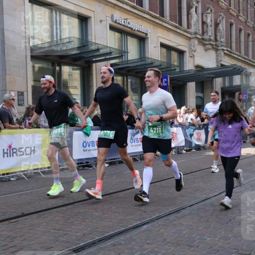 13.09.2026 - 21. swb-Marathon Bremen Strokosch-Dieckow http://msf.ph/oto/10330200 13.09.2026 13:22:03 Ziel 1601, 1645, 1933, 2481, 2499, 3021, 3855, 4204, 4211, 4697, 6621, 6891, 7625, 7917, 8447, 8574, 9668, 141, 148, 572, 1209, 2051, 2397, 3290, 3338, 3652, 3695, 3774, 3934, 4581, 4735, 5193, 6865, 6976, 7098, 8438, 8452, 8924, 8947, 9421, 9599, 9839, 10120 meine-sportfotos.de