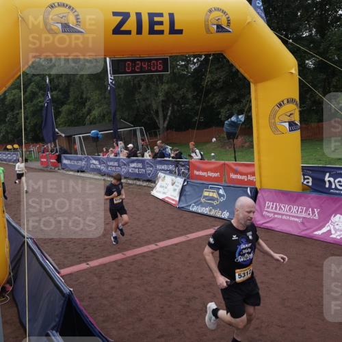 13.09.2026 - Airport Race Dennis Weichert http://msf.ph/oto/10330218 13.09.2026 10:24:39 Ziel 5055, 5126, 5293, 5312, 5472 meine-sportfotos.de