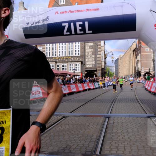 13.09.2026 - 21. swb-Marathon Bremen Tim E. http://msf.ph/oto/10330308 13.09.2026 11:03:43 Ziel 10092, 10150, 10187, 10237, 10309, 10420, 10724, 10902, 10904, 11211, 11411, 11598, 11655, 11746, 11773, 11830, 12068, 12184, 12185, 12611 meine-sportfotos.de