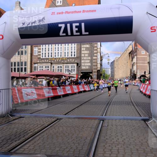 13.09.2026 - 21. swb-Marathon Bremen Tim E. http://msf.ph/oto/10330317 13.09.2026 11:03:44 Ziel 10092, 10150, 10187, 10237, 10309, 10420, 10724, 10902, 10904, 11211, 11411, 11598, 11655, 11746, 11773, 11830, 12068, 12184, 12185, 12611 meine-sportfotos.de