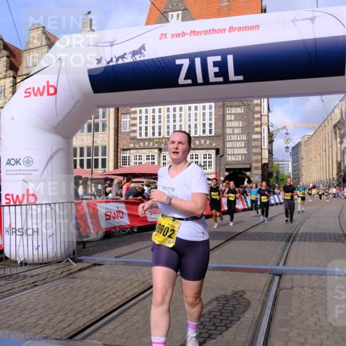 13.09.2026 - 21. swb-Marathon Bremen Tim E. http://msf.ph/oto/10330420 13.09.2026 11:03:52 Ziel 10090, 10091, 10187, 10309, 10327, 10420, 10569, 10902, 10904, 10950, 11211, 11411, 11595, 11598, 11655, 11746, 11773, 12074, 12611 meine-sportfotos.de