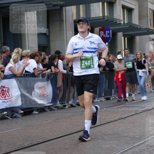 13.09.2026 - 21. swb-Marathon Bremen Strokosch-Dieckow http://msf.ph/oto/10330556 13.09.2026 13:22:15 Ziel 388, 1933, 2402, 2481, 2771, 2806, 3855, 4483, 4697, 6707, 6891, 7586, 8547, 8551, 8694, 9090, 9510, 141, 148, 1209, 1601, 1645, 2051, 2499, 3021, 3652, 4204, 4211, 5193, 6621, 7625, 7917, 8438, 8447, 8452, 8574, 8924, 9599, 9668, 9839 meine-sportfotos.de