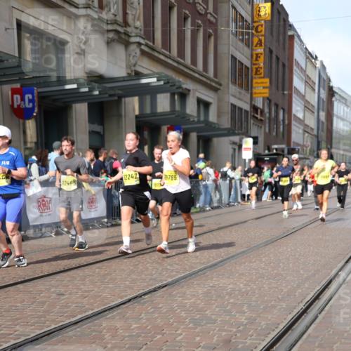 13.09.2026 - 21. swb-Marathon Bremen Strokosch-Dieckow http://msf.ph/oto/10330634 13.09.2026 11:02:49 Ziel 10150, 10185, 10195, 10237, 10528, 10531, 10598, 10715, 10724, 10727, 10731, 10959, 11070, 11095, 11313, 11493, 11676, 11697, 11830, 11836, 12068, 12214, 12421, 12432, 12448, 12483, 10190, 10296, 10633, 10783, 10945, 10954, 10955, 10985, 11096, 11107, 11137, 11261, 11508, 11526, 11554, 11564, 11662, 11701, 11719, 11730, 11776, 11785, 11890, 11945, 12071, 12154, 12169, 12247, 12252, 12429, 12451, 12465, 12489 meine-sportfotos.de