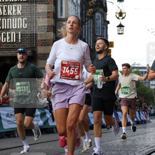 13.09.2026 - 21. swb-Marathon Bremen Strokosch-Dieckow http://msf.ph/oto/10330704 13.09.2026 13:15:12 Ziel 615, 616, 889, 1455, 1510, 1748, 2383, 2847, 2997, 3012, 3057, 3175, 3206, 3504, 3717, 4097, 4226, 4246, 4569, 4968, 5298, 5315, 5471, 5649, 5796, 5962, 6379, 6404, 6472, 6528, 6717, 7251, 8238, 8409, 9523, 9797, 13141, 3743, 4111, 4646, 6011, 6526, 7291, 7346, 7717, 7730, 8086, 8254, 8255, 13137 meine-sportfotos.de