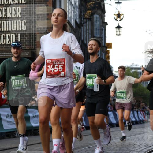 13.09.2026 - 21. swb-Marathon Bremen Strokosch-Dieckow http://msf.ph/oto/10330729 13.09.2026 13:15:12 Ziel 615, 616, 889, 1455, 1510, 1748, 2383, 2847, 2997, 3012, 3057, 3175, 3206, 3504, 3717, 4097, 4226, 4246, 4569, 4968, 5298, 5315, 5471, 5649, 5796, 5962, 6379, 6404, 6472, 6528, 6717, 7251, 8238, 8409, 9523, 9797, 13141, 3743, 4111, 4646, 6011, 6526, 7291, 7346, 7717, 7730, 8086, 8254, 8255, 13137 meine-sportfotos.de