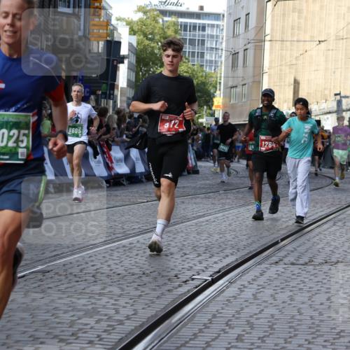 13.09.2026 - 21. swb-Marathon Bremen Strokosch-Dieckow http://msf.ph/oto/10330784 13.09.2026 13:25:21 Ziel 972, 1080, 1166, 1264, 1436, 1448, 2322, 2761, 3015, 3105, 4091, 4113, 4507, 4918, 4973, 6079, 6360, 6544, 6943, 7409, 7854, 8245, 8853, 9073, 9152, 9360, 9493, 13088, 209, 1650, 3186, 3806, 4717, 5703, 5755, 5814, 6380, 7252, 8545, 8695, 8769, 8890, 9468, 9506 meine-sportfotos.de