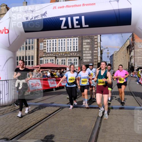 13.09.2026 - 21. swb-Marathon Bremen Tim E. http://msf.ph/oto/10331243 13.09.2026 11:04:23 Ziel 10291, 10390, 10403, 10516, 10607, 10659, 10671, 10672, 10720, 10726, 10912, 10913, 11149, 11221, 11318, 11319, 11470, 11471, 11511, 11539, 11618, 11726, 11909, 12001, 12103, 12113, 12140, 12260, 12276, 12392, 12433 meine-sportfotos.de
