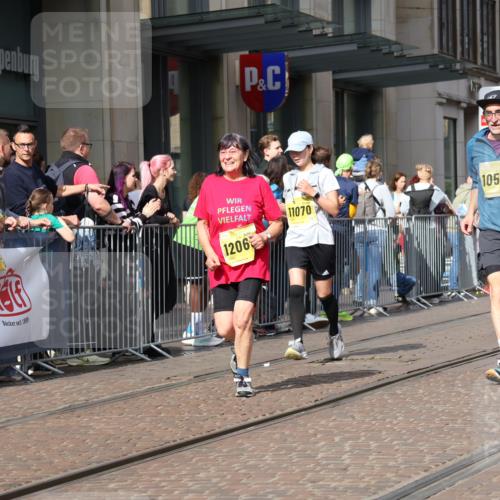 13.09.2026 - 21. swb-Marathon Bremen Strokosch-Dieckow http://msf.ph/oto/10331361 13.09.2026 11:03:04 Ziel 10092, 10150, 10187, 10195, 10237, 10309, 10420, 10531, 10724, 10727, 10902, 10904, 10959, 11070, 11211, 11411, 11493, 11598, 11655, 11676, 11746, 11773, 11830, 12068, 12184, 12185, 12611, 10185, 10190, 10296, 10528, 10598, 10633, 10715, 10727, 10731, 10783, 10945, 10954, 10955, 10985, 11070, 11095, 11096, 11107, 11313, 11564, 11676, 11697, 11701, 11719, 11730, 11776, 11785, 11836, 12071, 12214, 12247, 12421, 12432, 12448, 12465, 12483 meine-sportfotos.de