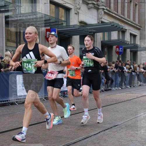 13.09.2026 - 21. swb-Marathon Bremen Strokosch-Dieckow http://msf.ph/oto/10331397 13.09.2026 13:22:38 Ziel 913, 1809, 1935, 1963, 2040, 2367, 2806, 2914, 3098, 3145, 3233, 3560, 5114, 6707, 6737, 6792, 7909, 8377, 8551, 8646, 8671, 8672, 8819, 8820, 9921, 388, 1933, 2402, 2481, 2771, 3855, 4204, 4211, 4483, 4697, 6891, 7586, 8447, 8547, 8574, 8694, 9090, 9510, 9668 meine-sportfotos.de