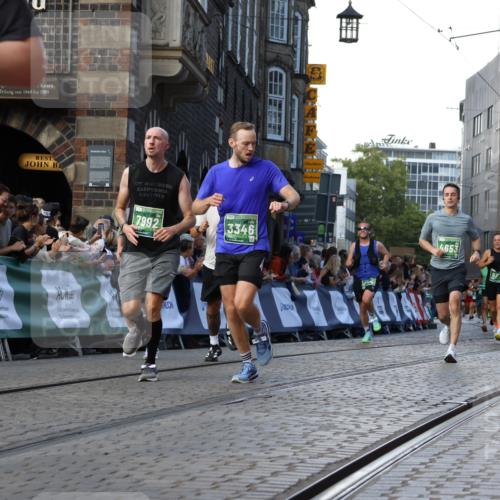 13.09.2026 - 21. swb-Marathon Bremen Strokosch-Dieckow http://msf.ph/oto/10331477 13.09.2026 13:15:29 Ziel 1510, 1664, 2383, 3357, 3504, 3717, 3743, 4111, 4382, 4992, 5003, 5149, 5294, 5298, 5385, 5417, 6351, 6521, 6717, 6773, 6902, 7190, 7432, 7497, 7515, 7717, 7730, 8238, 9253, 9338, 9363, 9483, 13137, 13139, 1033, 1445, 3346, 3536, 3836, 3991, 4212, 4573, 4653, 5533, 5588, 6162, 6515, 7203, 7992, 9029, 9391, 9475, 9777, 13249 meine-sportfotos.de