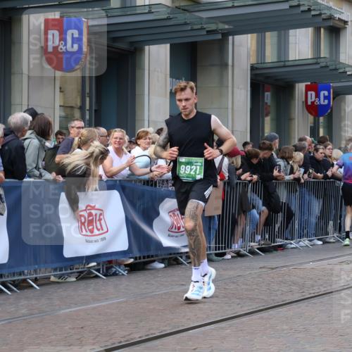 13.09.2026 - 21. swb-Marathon Bremen Strokosch-Dieckow http://msf.ph/oto/10331665 13.09.2026 13:22:49 Ziel 1809, 1900, 1935, 1963, 2306, 2367, 2427, 2827, 2899, 2914, 2961, 3098, 3233, 3374, 3560, 3729, 3920, 5114, 7909, 8045, 8231, 8304, 8377, 8646, 8671, 8672, 8732, 8787, 8819, 8820, 9827, 9921, 10127, 388, 913, 1933, 2040, 2402, 2481, 2771, 2806, 3145, 4483, 4697, 6707, 6737, 6792, 6891, 7586, 8547, 8551, 8694, 9090, 9510 meine-sportfotos.de