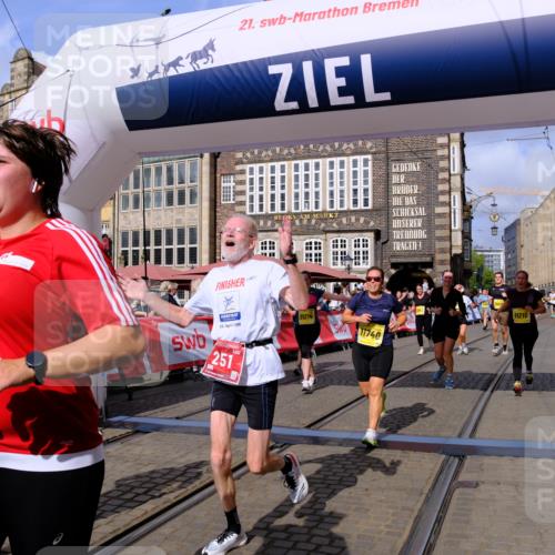 13.09.2026 - 21. swb-Marathon Bremen Tim E. http://msf.ph/oto/10331813 13.09.2026 11:04:38 Ziel 10182, 10245, 10291, 10526, 10613, 10755, 11214, 11215, 11221, 11248, 11336, 11410, 11720, 11726, 11740, 12009, 12276, 12929 meine-sportfotos.de