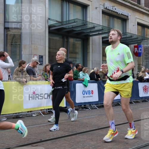 13.09.2026 - 21. swb-Marathon Bremen Strokosch-Dieckow http://msf.ph/oto/10331912 13.09.2026 13:22:53 Ziel 1809, 1900, 1935, 2306, 2367, 2427, 2827, 2899, 2914, 2961, 3098, 3233, 3374, 3531, 3729, 3920, 5114, 5820, 5821, 6923, 7909, 8045, 8231, 8304, 8377, 8671, 8672, 8732, 8787, 8819, 8820, 8863, 9436, 9827, 9921, 10127, 388, 913, 1963, 2040, 2402, 2481, 2771, 2806, 3145, 3560, 4483, 6707, 6737, 6792, 6891, 7586, 8377, 8547, 8551, 8646, 8694, 9090, 9510 meine-sportfotos.de