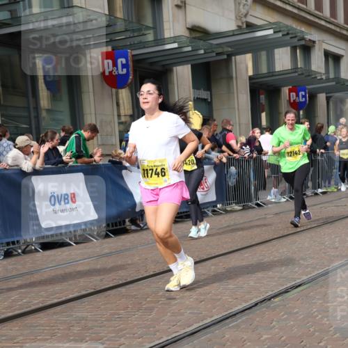 13.09.2026 - 21. swb-Marathon Bremen Strokosch-Dieckow http://msf.ph/oto/10332049 13.09.2026 11:03:24 Ziel 10090, 10091, 10152, 10327, 10357, 10420, 10429, 10569, 10796, 10902, 10918, 10950, 11211, 11325, 11411, 11451, 11595, 11655, 11746, 11868, 11967, 12074, 12504, 10092, 10150, 10187, 10195, 10237, 10309, 10528, 10531, 10598, 10715, 10724, 10727, 10904, 10959, 11070, 11493, 11598, 11676, 11773, 11830, 11836, 12068, 12184, 12185, 12214, 12421, 12432, 12483, 12611 meine-sportfotos.de