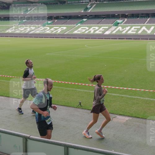 13.09.2026 - 21. swb-Marathon Bremen Michael Burmester http://msf.ph/oto/10332100 13.09.2026 13:04:03 Laufen im Stadion 178, 209, 210, 488, 534, 565, 596, 725, 762, 881, 940, 1014, 1343, 1373, 1456, 1458, 1460, 1479, 1611, 1649, 1653, 1687, 1771, 2223, 2276, 2364, 2369, 2421, 2430, 2434, 2452, 2513, 2625, 2779, 2851, 2867, 2872, 2891, 2900, 2910, 2919, 2934, 2957, 2977, 3028, 3114, 3135, 3217, 3258, 3360, 3402, 3419, 3425, 3454, 3460, 3496, 3510, 3521, 3576, 3579, 3585, 3597, 3618, 3796, 3846, 3859, 3909, 3938, 3970, 3983, 4077, 4133, 242 meine-sportfotos.de