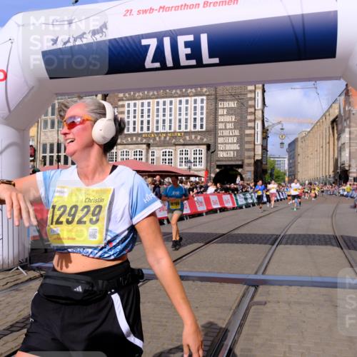 13.09.2026 - 21. swb-Marathon Bremen Tim E. http://msf.ph/oto/10332139 13.09.2026 11:04:43 Ziel 10160, 10182, 10245, 10526, 10613, 10711, 10755, 11214, 11215, 11248, 11336, 11410, 11720, 11740, 11761, 11991, 12009, 12929 meine-sportfotos.de