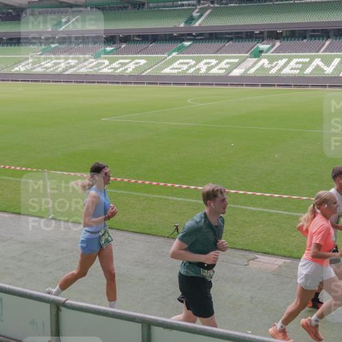 13.09.2026 - 21. swb-Marathon Bremen Michael Burmester http://msf.ph/oto/10332150 13.09.2026 13:04:05 Laufen im Stadion 178, 209, 210, 488, 534, 565, 596, 725, 762, 881, 940, 1014, 1239, 1343, 1373, 1456, 1458, 1460, 1479, 1611, 1649, 1653, 1687, 1771, 2223, 2276, 2364, 2369, 2421, 2430, 2434, 2452, 2513, 2625, 2723, 2779, 2851, 2867, 2872, 2891, 2900, 2910, 2919, 2934, 2957, 2977, 3028, 3114, 3135, 3217, 3258, 3360, 3402, 3419, 3425, 3454, 3460, 3496, 3510, 3521, 3576, 3579, 3585, 3597, 3618, 3796, 3846, 3859, 3909, 3938, 3970, 3983, 4077, 4133, 242 meine-sportfotos.de