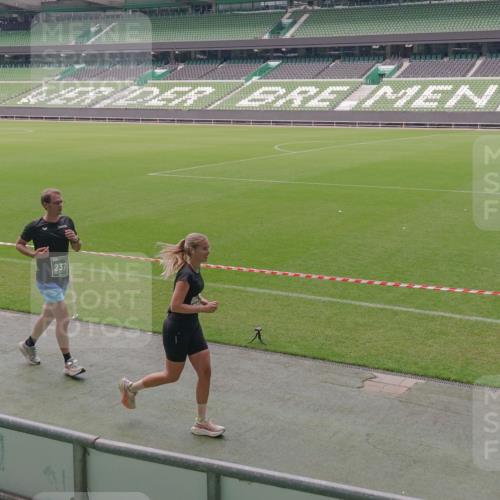 13.09.2026 - 21. swb-Marathon Bremen Michael Burmester http://msf.ph/oto/10332279 13.09.2026 13:04:18 Laufen im Stadion 178, 209, 210, 488, 534, 565, 596, 725, 762, 881, 940, 1014, 1239, 1307, 1343, 1373, 1456, 1458, 1460, 1479, 1611, 1627, 1649, 1653, 1656, 1687, 1771, 1780, 1914, 1932, 1941, 2023, 2126, 2223, 2369, 2430, 2434, 2452, 2513, 2625, 2723, 2851, 2867, 2872, 2891, 2900, 2910, 2919, 2934, 2957, 2959, 2977, 3028, 3135, 3217, 3320, 3343, 3360, 3402, 3419, 3425, 3454, 3460, 3510, 3521, 3579, 3597, 3618, 3796, 3846, 3859, 3909, 3938, 3970, 4077, 242 meine-sportfotos.de
