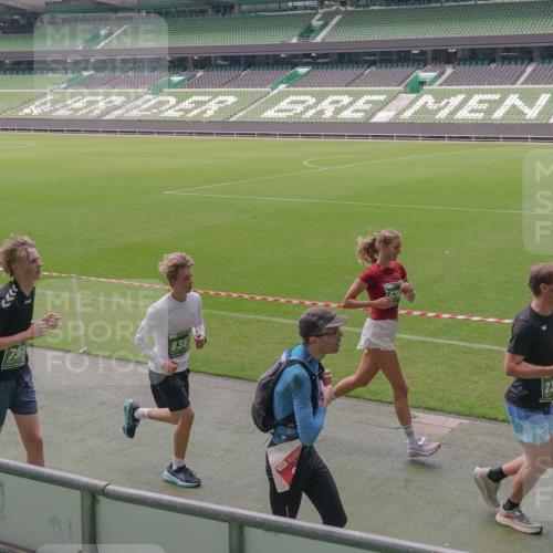 13.09.2026 - 21. swb-Marathon Bremen Michael Burmester http://msf.ph/oto/10332316 13.09.2026 13:04:20 Laufen im Stadion 178, 209, 210, 488, 534, 565, 596, 725, 762, 881, 940, 1014, 1239, 1307, 1343, 1373, 1456, 1458, 1460, 1479, 1611, 1627, 1649, 1653, 1656, 1687, 1771, 1780, 1914, 1932, 1941, 2023, 2126, 2223, 2369, 2430, 2434, 2452, 2513, 2625, 2723, 2851, 2867, 2872, 2891, 2900, 2910, 2919, 2934, 2957, 2959, 2977, 3028, 3135, 3217, 3320, 3343, 3360, 3402, 3419, 3425, 3454, 3460, 3510, 3521, 3579, 3597, 3618, 3796, 3846, 3859, 3909, 3970, 4077, 242 meine-sportfotos.de