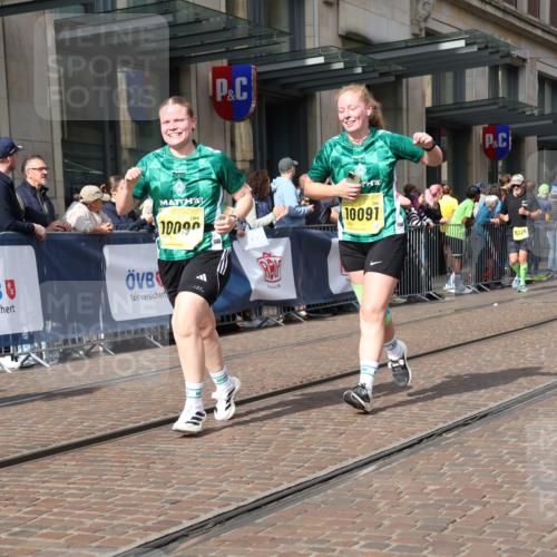 13.09.2026 - 21. swb-Marathon Bremen Strokosch-Dieckow http://msf.ph/oto/10332392 13.09.2026 11:03:33 Ziel 10090, 10091, 10152, 10327, 10357, 10403, 10429, 10569, 10607, 10659, 10720, 10726, 10796, 10912, 10918, 10950, 11149, 11319, 11325, 11451, 11470, 11471, 11511, 11595, 11618, 11868, 11967, 12074, 12140, 12260, 12392, 12433, 12504, 10092, 10150, 10187, 10237, 10309, 10420, 10724, 10902, 10904, 11211, 11411, 11598, 11655, 11746, 11773, 11830, 12068, 12184, 12185, 12611 meine-sportfotos.de