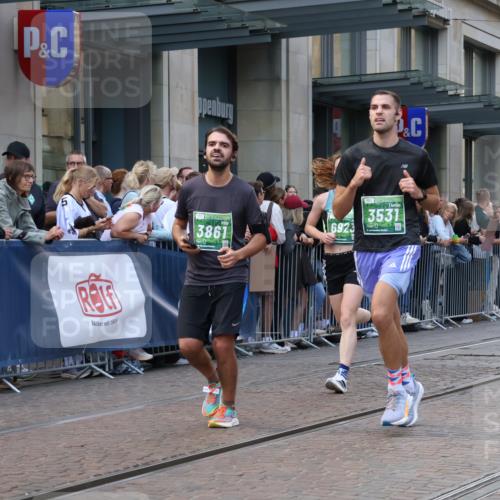 13.09.2026 - 21. swb-Marathon Bremen Strokosch-Dieckow http://msf.ph/oto/10332402 13.09.2026 13:23:05 Ziel 672, 1900, 2306, 2371, 2409, 2427, 2899, 3078, 3138, 3173, 3374, 3531, 3729, 3861, 3920, 3939, 5820, 5821, 6848, 6923, 8045, 8231, 8560, 8732, 8863, 9088, 9196, 9436, 9827, 10127, 913, 1809, 1900, 1935, 1963, 2040, 2367, 2827, 2914, 2961, 3098, 3145, 3233, 3374, 3560, 3729, 3920, 5114, 6707, 6737, 6792, 7909, 8304, 8377, 8646, 8671, 8672, 8732, 8787, 8819, 8820, 9921 meine-sportfotos.de