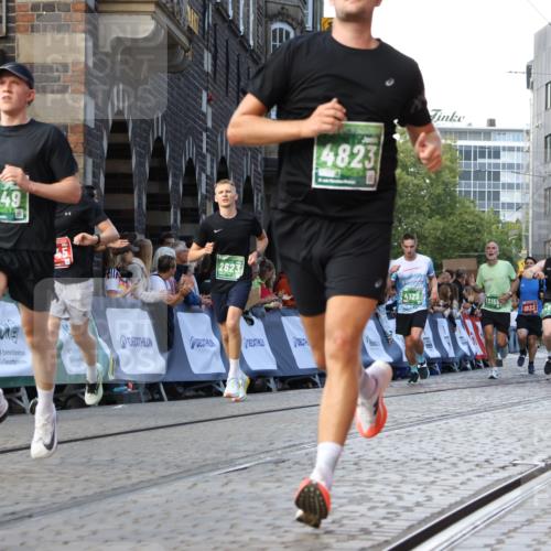 13.09.2026 - 21. swb-Marathon Bremen Strokosch-Dieckow http://msf.ph/oto/10332467 13.09.2026 13:15:58 Ziel 1033, 1445, 2733, 3119, 3346, 3422, 3536, 3689, 3836, 3991, 4212, 4573, 4653, 4663, 5533, 5588, 6162, 6515, 7203, 7291, 7992, 9029, 9391, 9475, 9777, 13249, 481, 663, 2623, 3134, 3149, 4128, 6106, 6744, 8398, 8487, 13008, 13158 meine-sportfotos.de