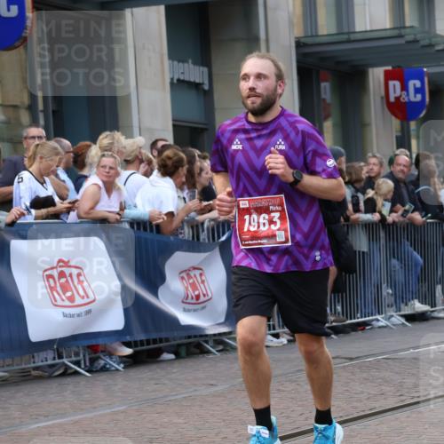 13.09.2026 - 21. swb-Marathon Bremen Strokosch-Dieckow http://msf.ph/oto/10332479 13.09.2026 13:23:07 Ziel 135, 672, 2306, 2371, 2409, 2427, 2490, 2627, 2899, 3078, 3138, 3173, 3531, 3856, 3861, 3939, 5820, 5821, 6843, 6848, 6923, 8045, 8560, 8863, 9088, 9196, 9436, 9827, 10127, 1809, 1900, 1935, 1963, 2040, 2367, 2827, 2914, 2961, 3098, 3145, 3233, 3374, 3560, 3729, 3920, 5114, 6737, 6792, 7909, 8231, 8304, 8377, 8646, 8671, 8672, 8732, 8787, 8819, 8820, 9921 meine-sportfotos.de