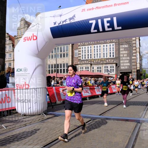 13.09.2026 - 21. swb-Marathon Bremen Tim E. http://msf.ph/oto/10332552 13.09.2026 11:04:59 Ziel 10160, 10198, 10283, 10315, 10481, 10711, 10856, 10877, 10940, 11006, 11114, 11364, 11366, 11395, 11592, 11705, 11757, 11761, 11991, 12005, 12493, 12495, 12498, 12500, 12502, 12563 meine-sportfotos.de