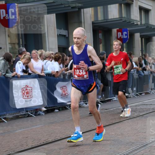 13.09.2026 - 21. swb-Marathon Bremen Strokosch-Dieckow http://msf.ph/oto/10332577 13.09.2026 13:23:12 Ziel 135, 672, 2371, 2409, 2485, 2490, 2560, 2627, 2899, 3078, 3138, 3173, 3531, 3856, 3861, 3939, 5820, 5821, 5908, 6157, 6843, 6848, 6923, 8095, 8560, 8863, 9088, 9196, 9436, 10127, 1809, 1900, 1935, 1963, 2040, 2306, 2367, 2427, 2827, 2914, 2961, 3098, 3145, 3233, 3374, 3560, 3729, 3920, 5114, 7909, 8045, 8231, 8304, 8377, 8646, 8671, 8672, 8732, 8787, 8819, 8820, 9827, 9921, 10127 meine-sportfotos.de
