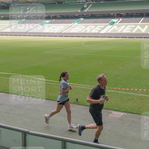 13.09.2026 - 21. swb-Marathon Bremen Michael Burmester http://msf.ph/oto/10332584 13.09.2026 13:04:36 Laufen im Stadion 178, 209, 210, 323, 488, 534, 536, 565, 596, 647, 725, 762, 881, 940, 1073, 1239, 1243, 1307, 1308, 1343, 1373, 1456, 1458, 1479, 1627, 1649, 1653, 1656, 1687, 1771, 1780, 1914, 1932, 1941, 2023, 2089, 2126, 2223, 2241, 2301, 2369, 2430, 2434, 2452, 2602, 2625, 2723, 2742, 2764, 2851, 2867, 2872, 2891, 2910, 2919, 2934, 2957, 2959, 2977, 2985, 3028, 3030, 3135, 3217, 3278, 3320, 3343, 3360, 3402, 3419, 3425, 3454, 3510, 3521, 3579, 3597, 3618, 3796, 3846, 3859, 3909, 242 meine-sportfotos.de