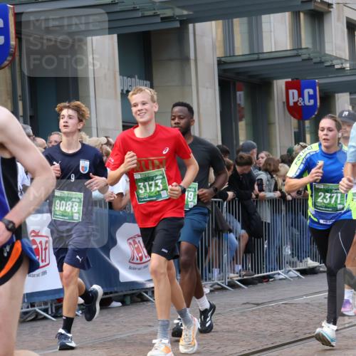 13.09.2026 - 21. swb-Marathon Bremen Strokosch-Dieckow http://msf.ph/oto/10332588 13.09.2026 13:23:12 Ziel 135, 672, 2371, 2409, 2485, 2490, 2560, 2627, 2899, 3078, 3138, 3173, 3531, 3856, 3861, 3939, 5820, 5821, 5908, 6157, 6843, 6848, 6923, 8095, 8560, 8863, 9088, 9196, 9436, 10127, 1809, 1900, 1935, 1963, 2040, 2306, 2367, 2427, 2827, 2914, 2961, 3098, 3145, 3233, 3374, 3560, 3729, 3920, 5114, 7909, 8045, 8231, 8304, 8377, 8646, 8671, 8672, 8732, 8787, 8819, 8820, 9827, 9921, 10127 meine-sportfotos.de