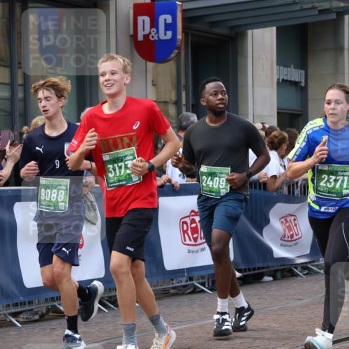 13.09.2026 - 21. swb-Marathon Bremen Strokosch-Dieckow http://msf.ph/oto/10332610 13.09.2026 13:23:13 Ziel 135, 672, 2371, 2409, 2485, 2490, 2560, 2627, 2899, 3078, 3138, 3173, 3531, 3642, 3856, 3861, 3939, 5820, 5821, 5908, 6157, 6843, 6848, 6923, 8095, 8560, 8863, 9088, 9196, 9436, 1809, 1900, 1935, 1963, 2040, 2306, 2367, 2427, 2827, 2914, 2961, 3098, 3145, 3233, 3374, 3560, 3729, 3920, 5114, 7909, 8045, 8231, 8304, 8377, 8646, 8671, 8672, 8732, 8787, 8819, 8820, 9827, 9921, 10127 meine-sportfotos.de